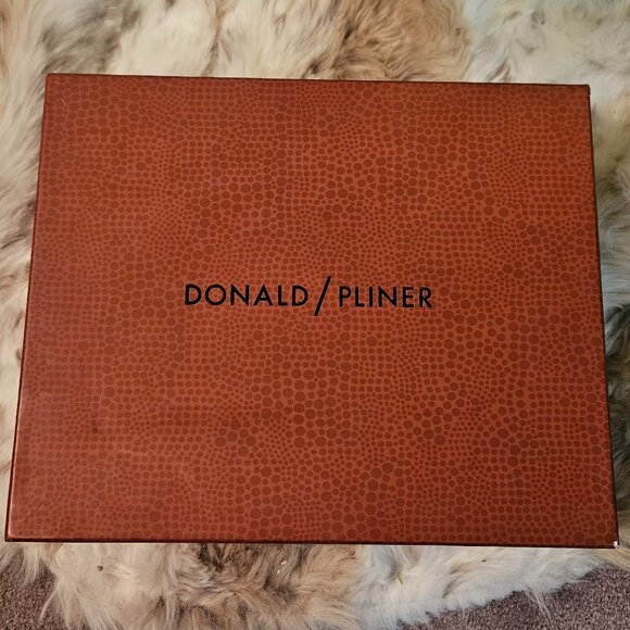 NIB Donald Pliner Leather Rhinestone Pumps, 7.5 - Picture 6 of 12